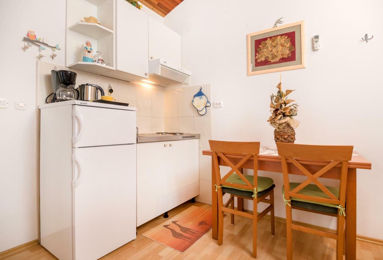Apartments Juric Podstrana Exterior photo